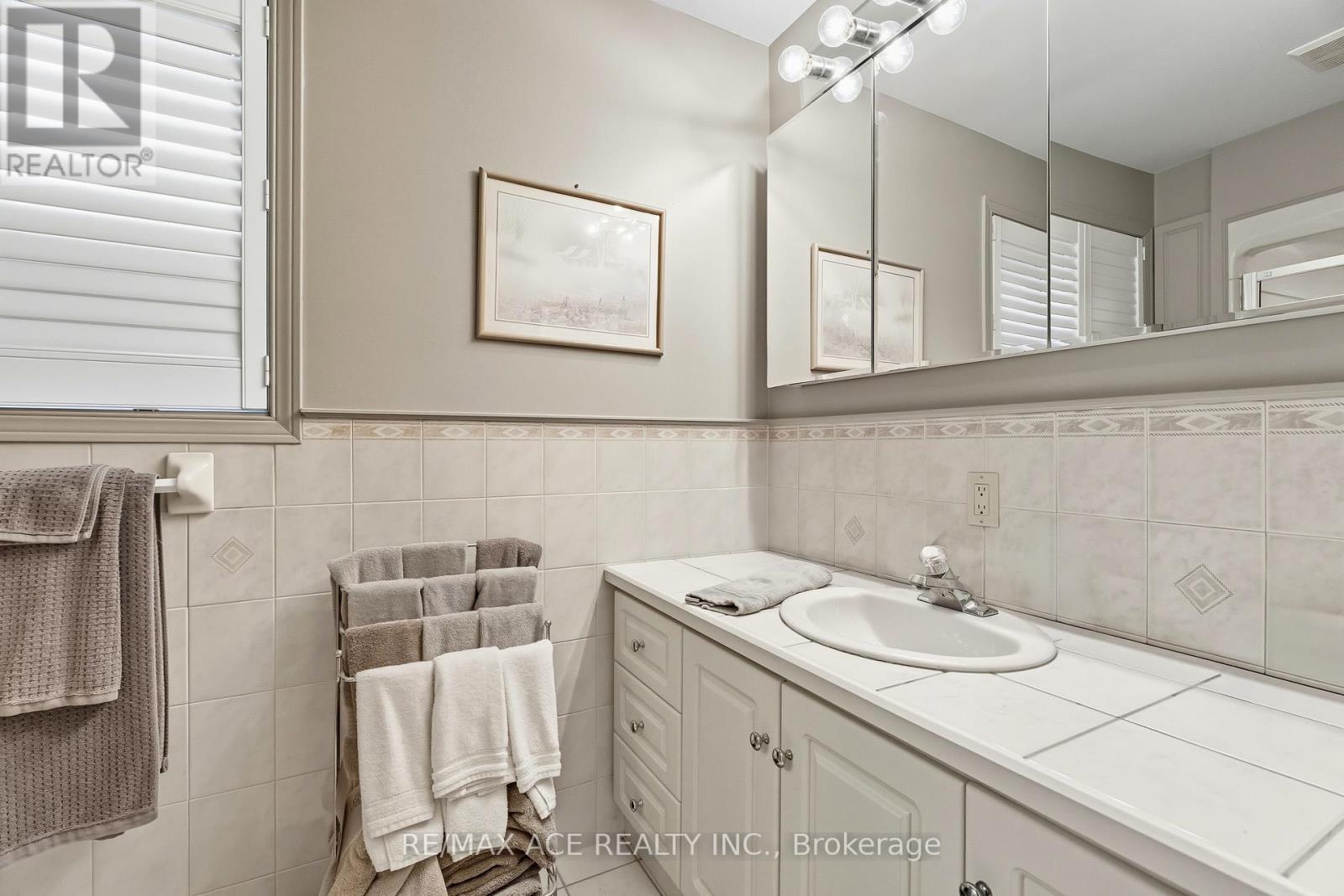 17 Black Willow Court, Richmond Hill, Ontario  L4E 2M7 - Photo 24 - N12993092