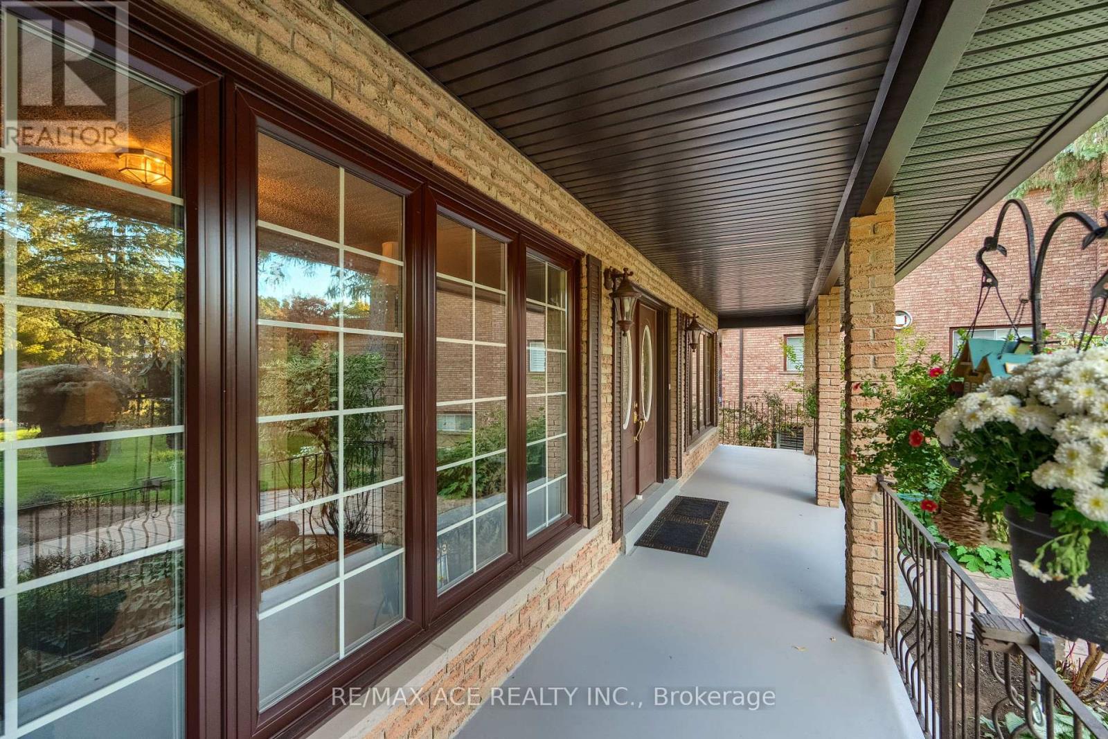 17 Black Willow Court, Richmond Hill, Ontario  L4E 2M7 - Photo 3 - N12993092