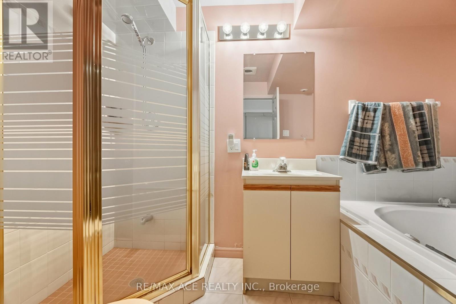 17 Black Willow Court, Richmond Hill, Ontario  L4E 2M7 - Photo 41 - N12993092