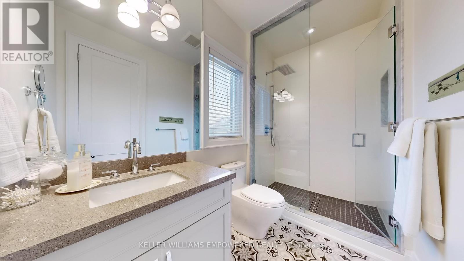 29 Bedford Park Avenue, Richmond Hill, Ontario L4C 2N9 - Photo 33 - N12993118