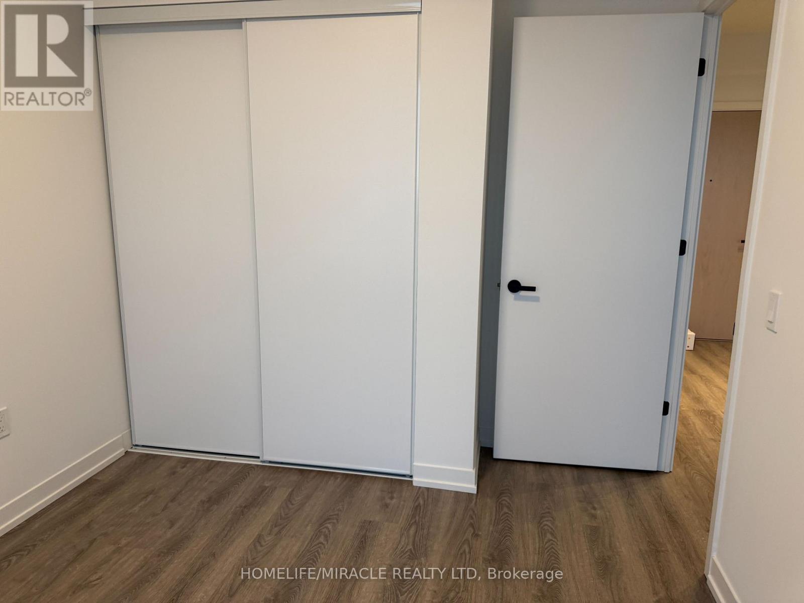 2005 - 8 Interchange Way, Vaughan, Ontario  L4K 0P8 - Photo 11 - N12993146