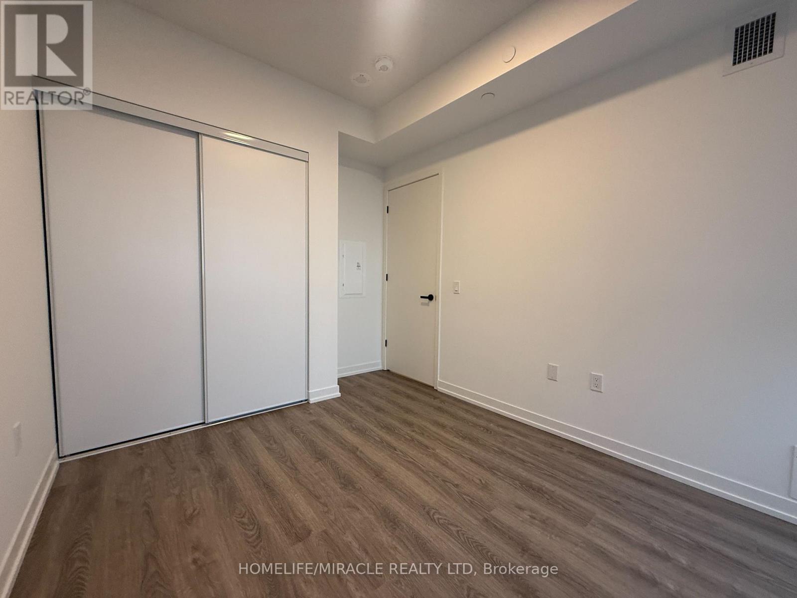 2005 - 8 Interchange Way, Vaughan, Ontario  L4K 0P8 - Photo 14 - N12993146