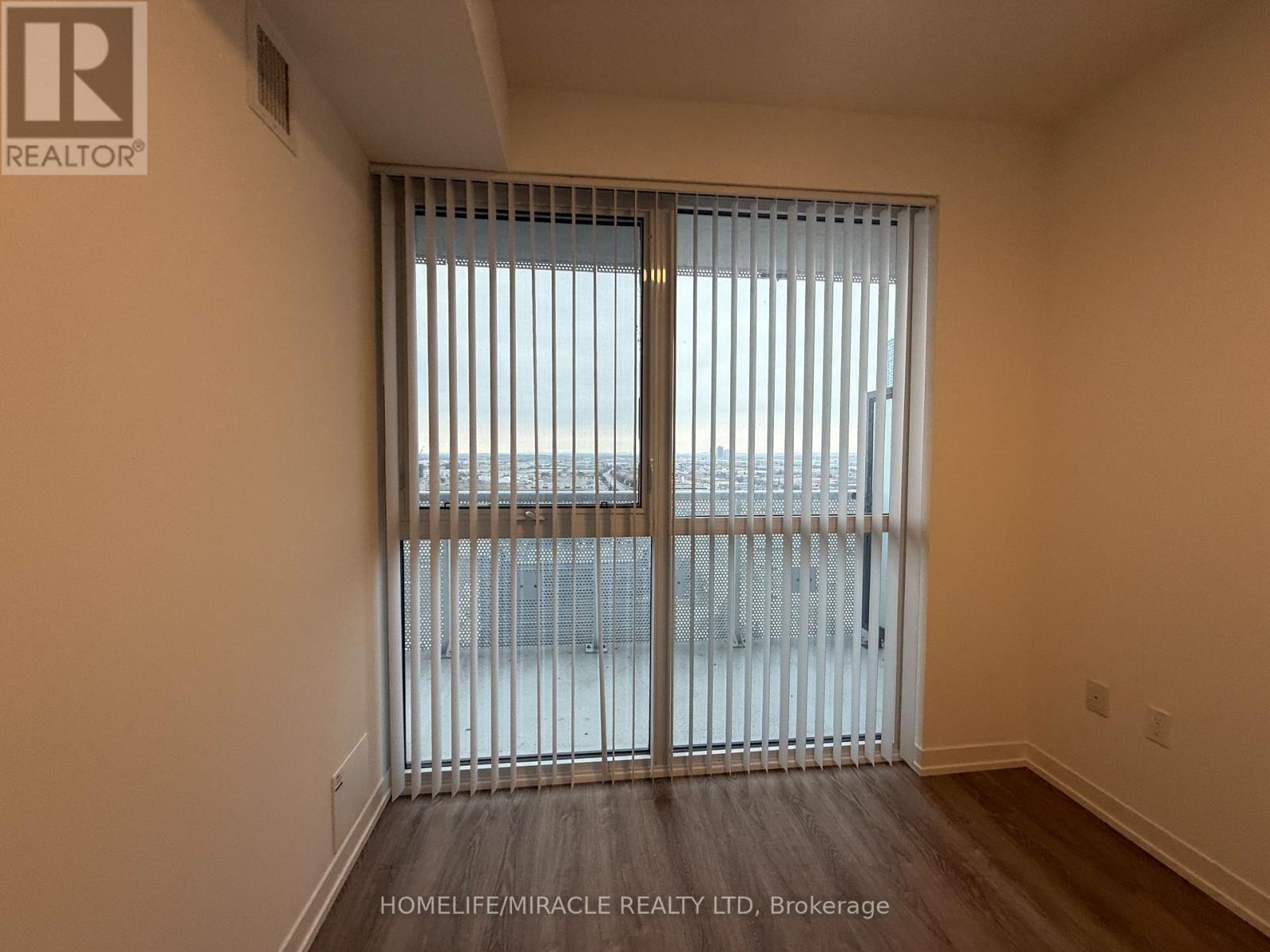 2005 - 8 Interchange Way, Vaughan, Ontario  L4K 0P8 - Photo 18 - N12993146