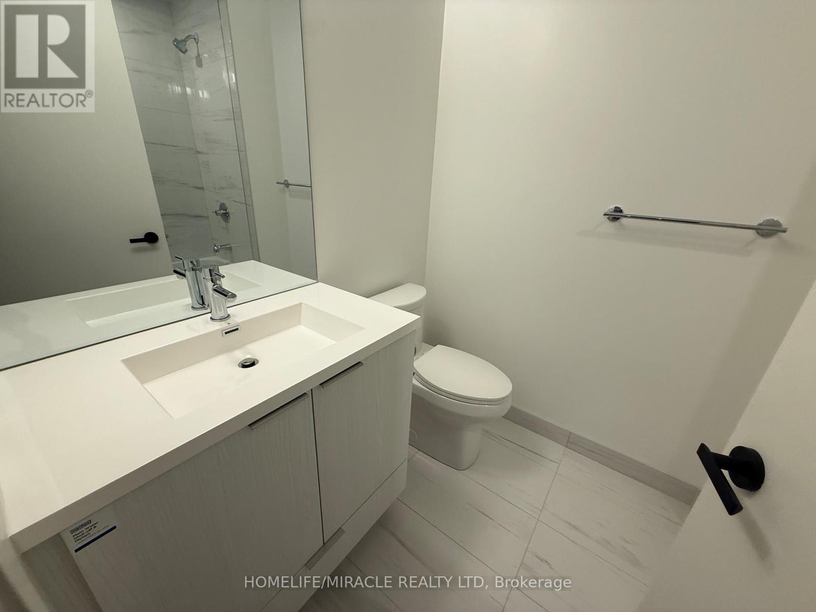 2005 - 8 Interchange Way, Vaughan, Ontario  L4K 0P8 - Photo 20 - N12993146