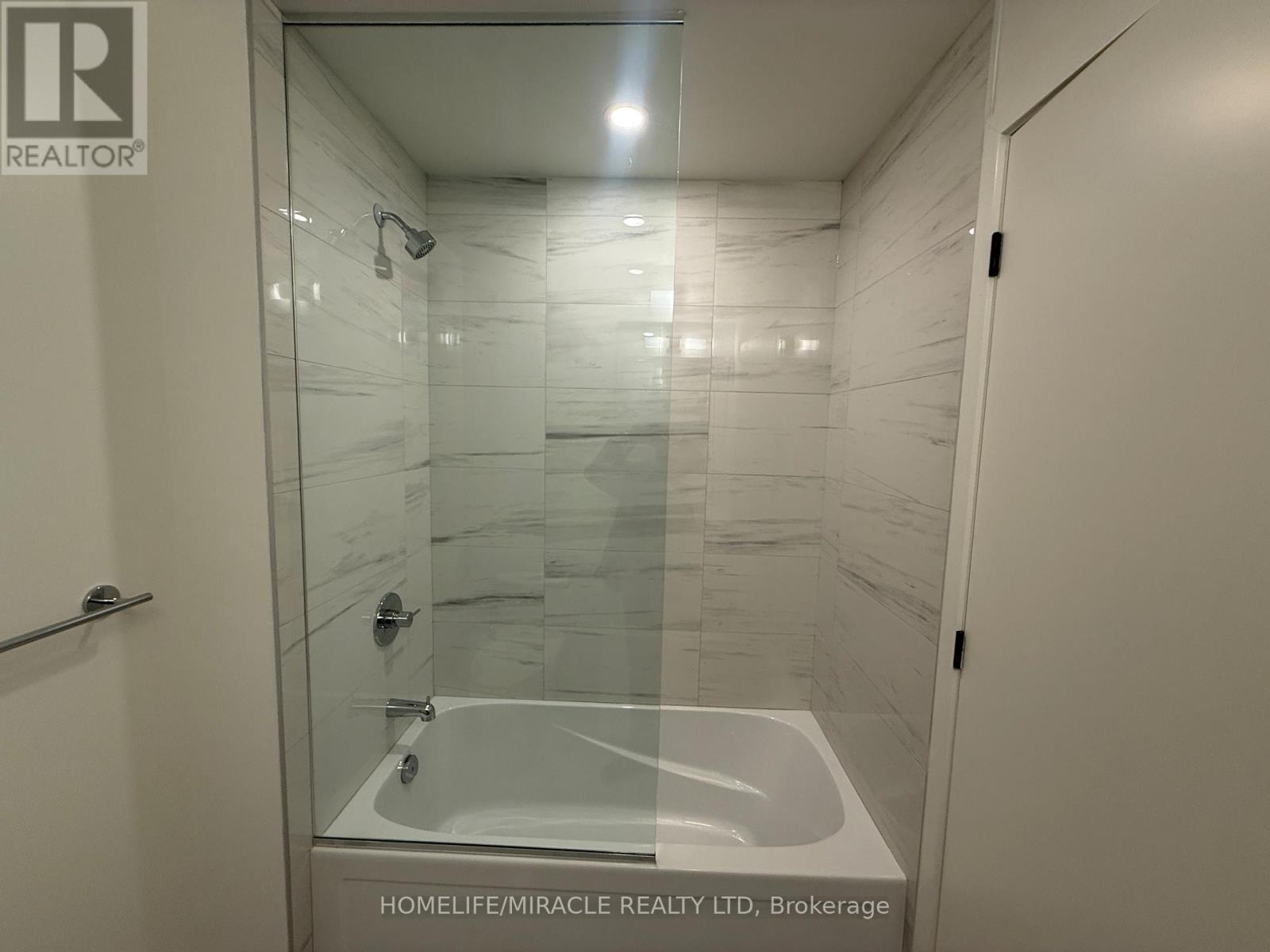 2005 - 8 Interchange Way, Vaughan, Ontario  L4K 0P8 - Photo 21 - N12993146