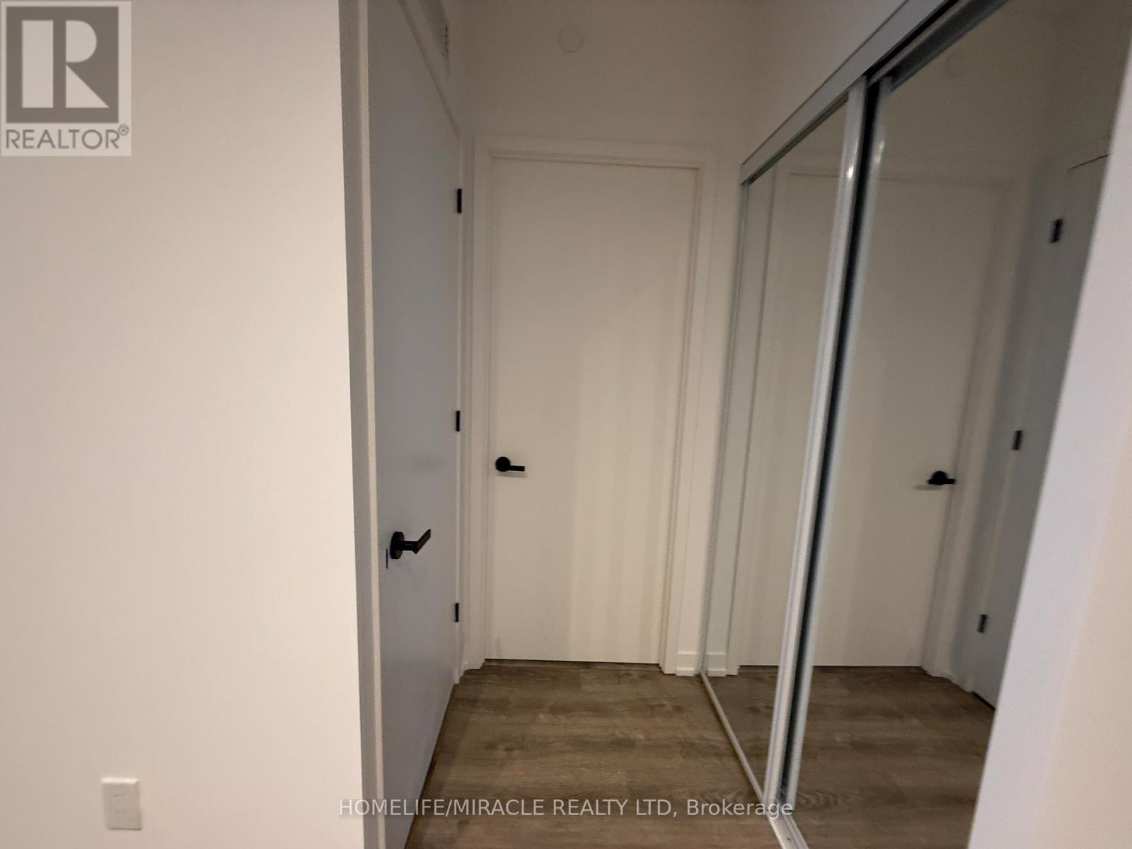 2005 - 8 Interchange Way, Vaughan, Ontario  L4K 0P8 - Photo 4 - N12993146