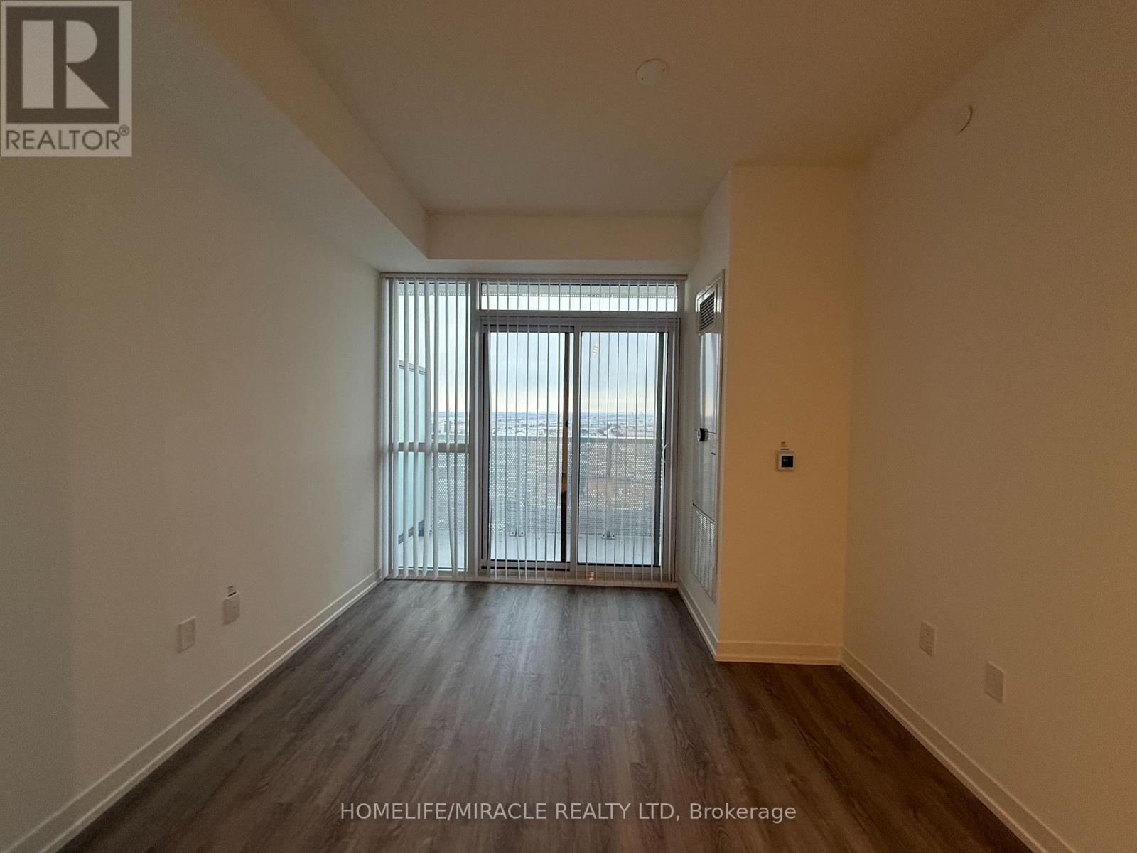 2005 - 8 Interchange Way, Vaughan, Ontario  L4K 0P8 - Photo 5 - N12993146