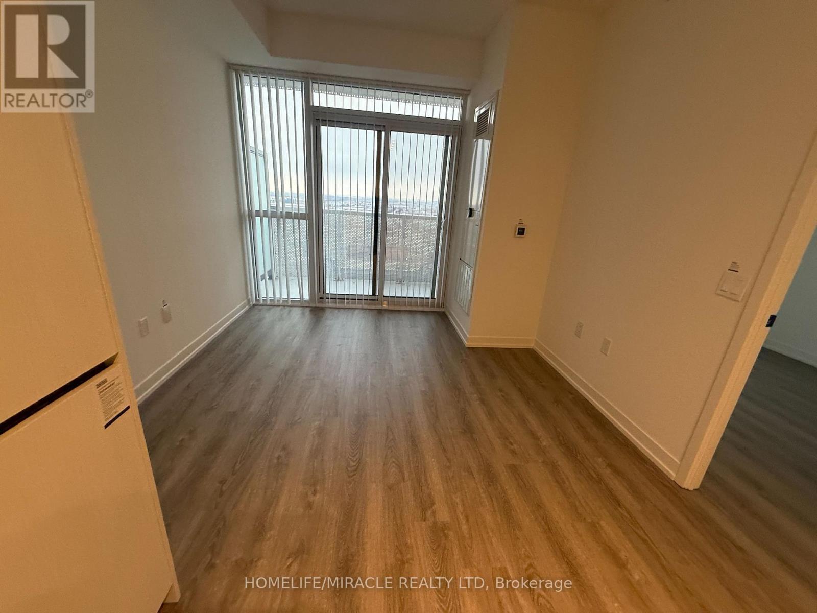 2005 - 8 Interchange Way, Vaughan, Ontario  L4K 0P8 - Photo 6 - N12993146