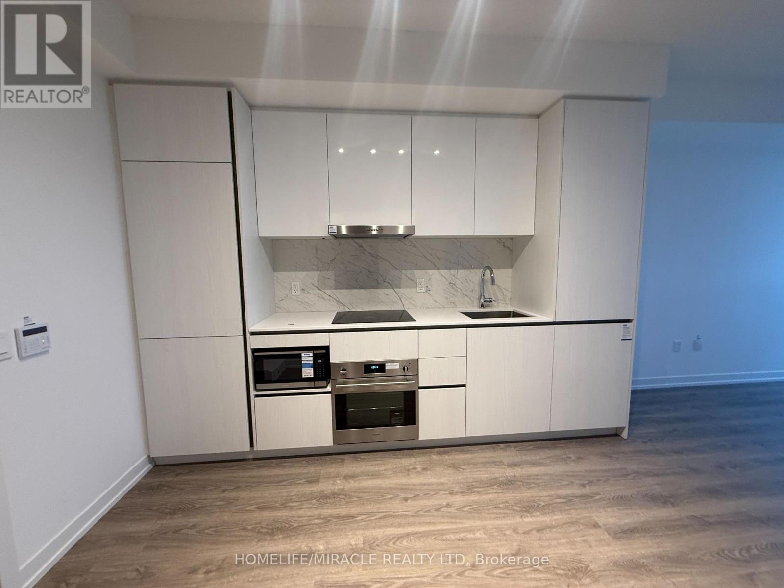 2005 - 8 Interchange Way, Vaughan, Ontario  L4K 0P8 - Photo 9 - N12993146