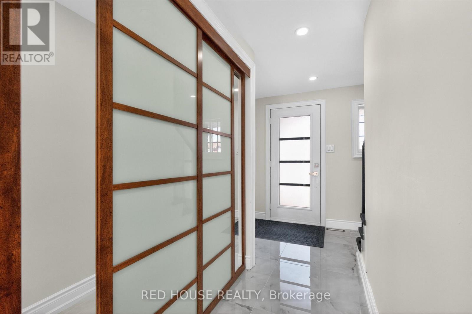 283 Dunsmore Lane, Barrie (Georgian Drive), Ontario  L4M 7A7 - Photo 3 - S12993062