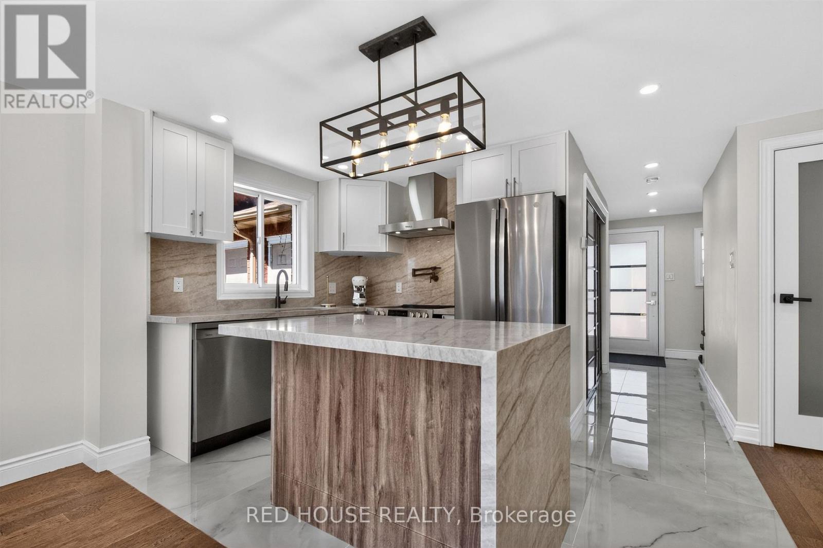 283 Dunsmore Lane, Barrie (Georgian Drive), Ontario  L4M 7A7 - Photo 5 - S12993062