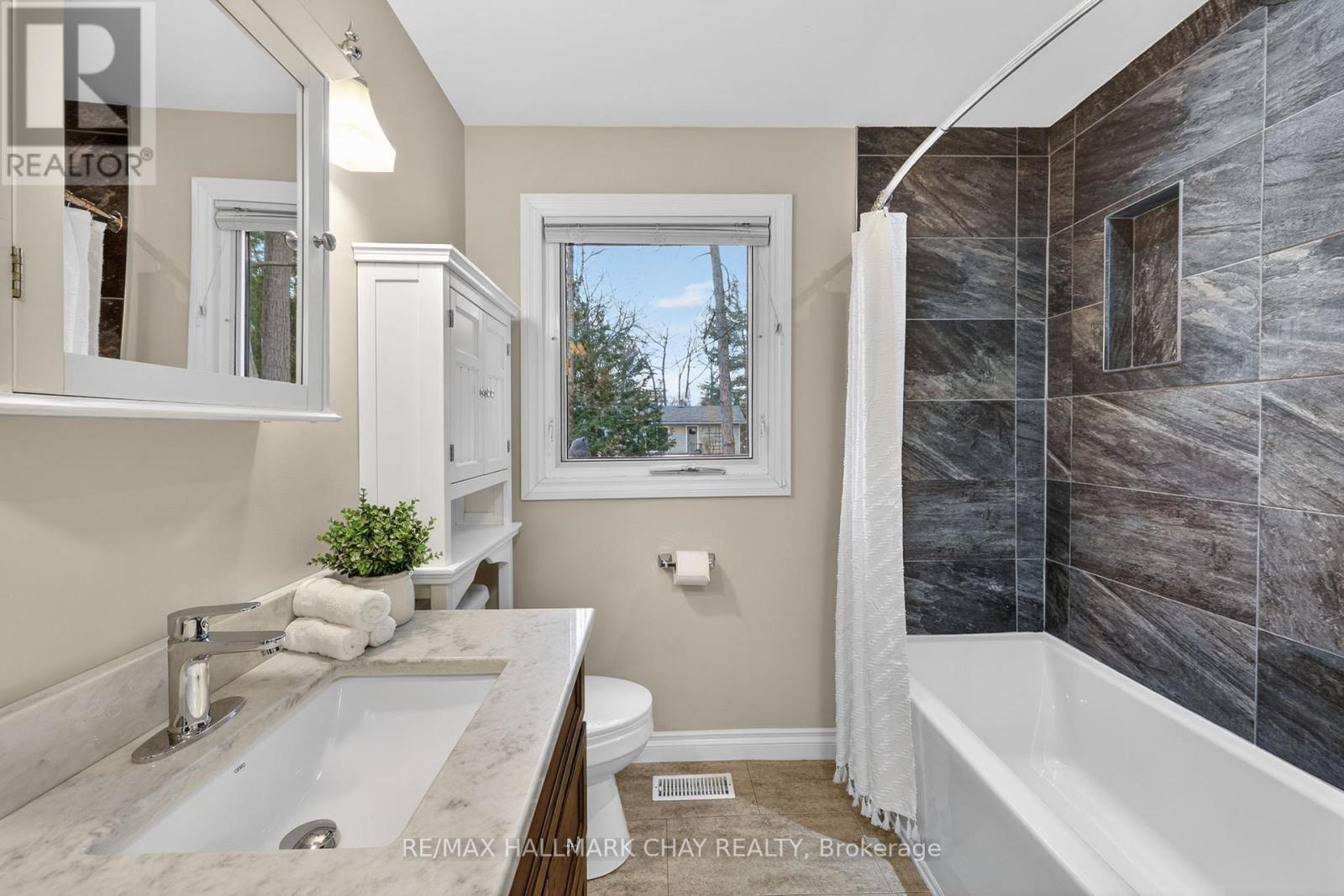 102 Melrose Avenue, Wasaga Beach, Ontario  L9Z 2T1 - Photo 14 - S12993090