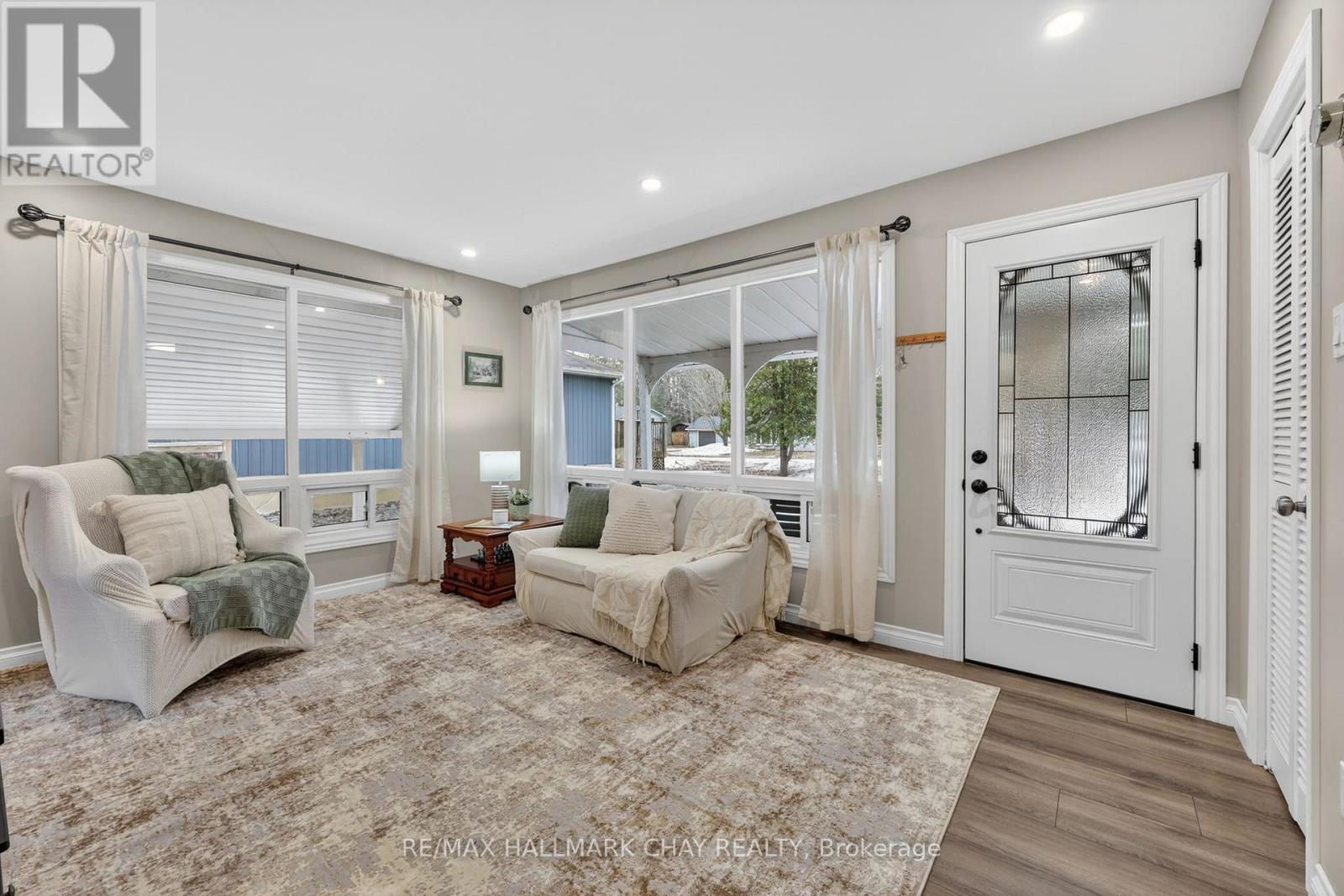 102 Melrose Avenue, Wasaga Beach, Ontario  L9Z 2T1 - Photo 3 - S12993090