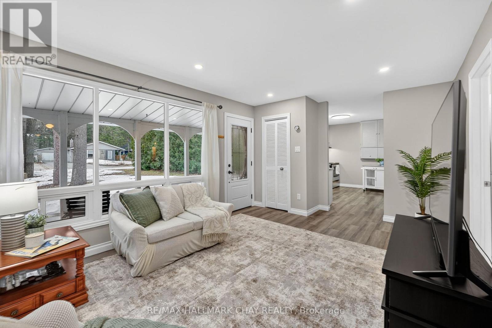 102 Melrose Avenue, Wasaga Beach, Ontario  L9Z 2T1 - Photo 4 - S12993090