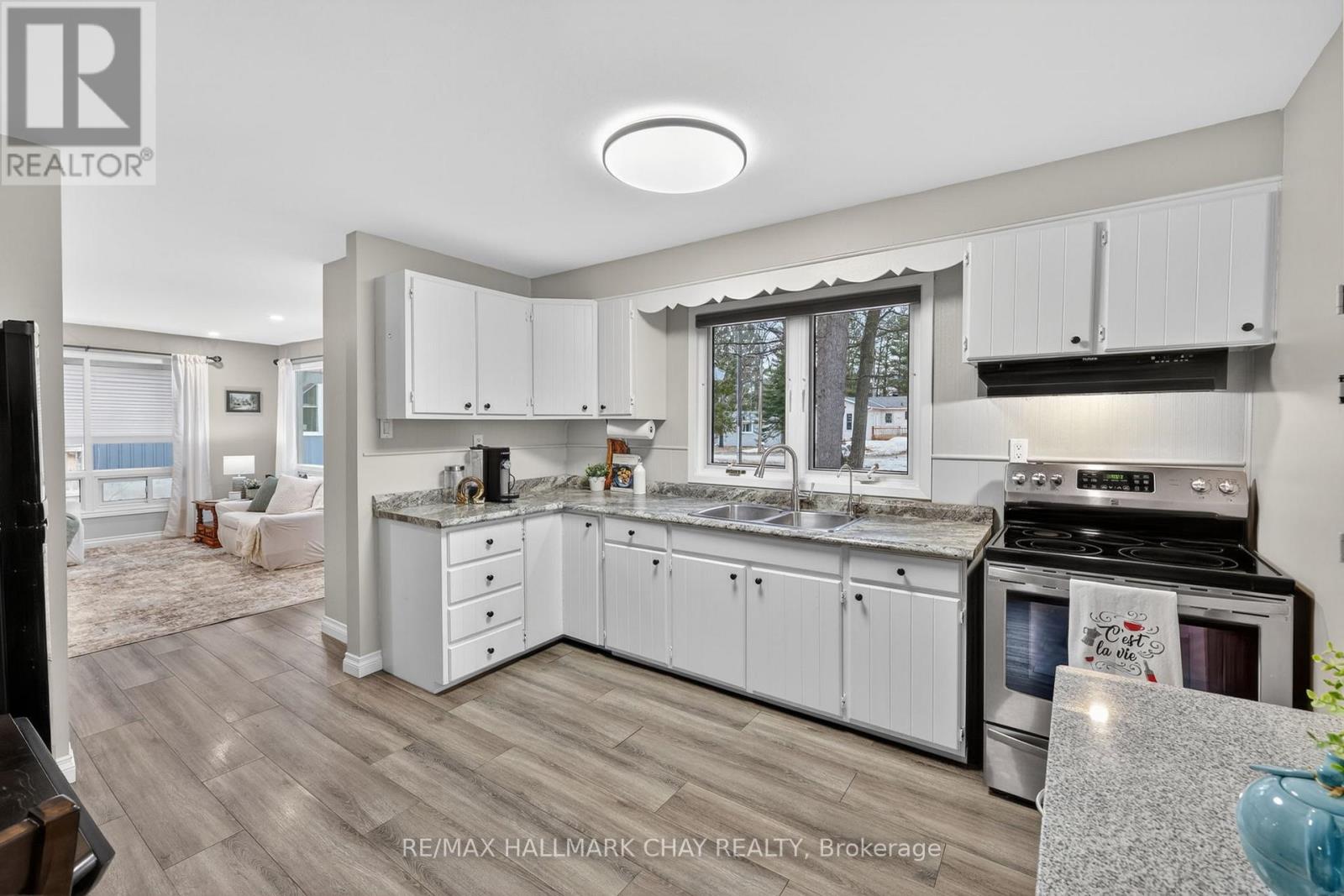 102 Melrose Avenue, Wasaga Beach, Ontario  L9Z 2T1 - Photo 6 - S12993090