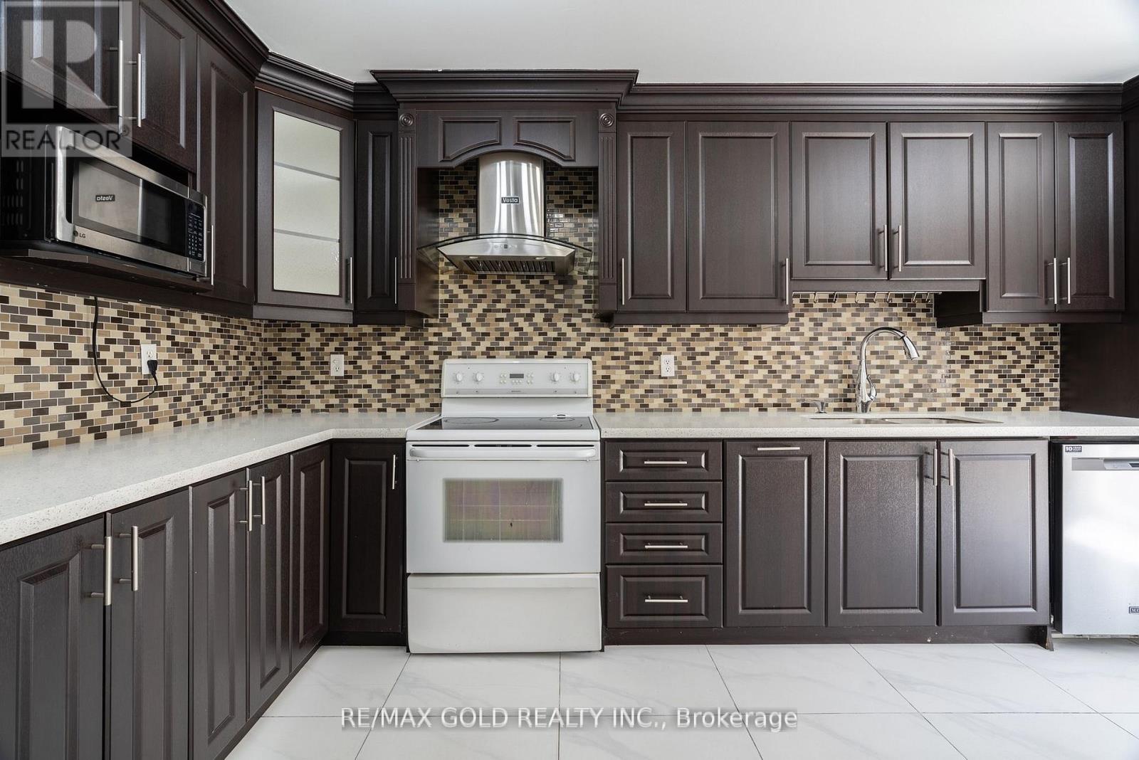 51 Tigerlily Place, Brampton, Ontario  L6R 2C8 - Photo 11 - W12992936