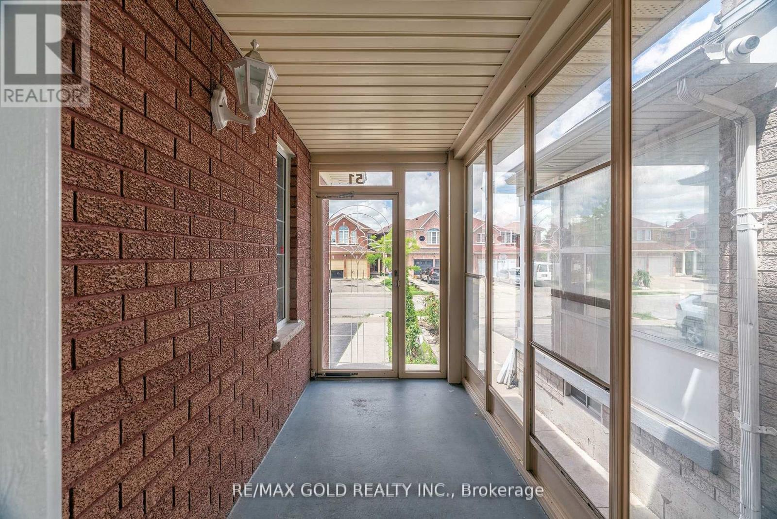 51 Tigerlily Place, Brampton, Ontario  L6R 2C8 - Photo 2 - W12992936