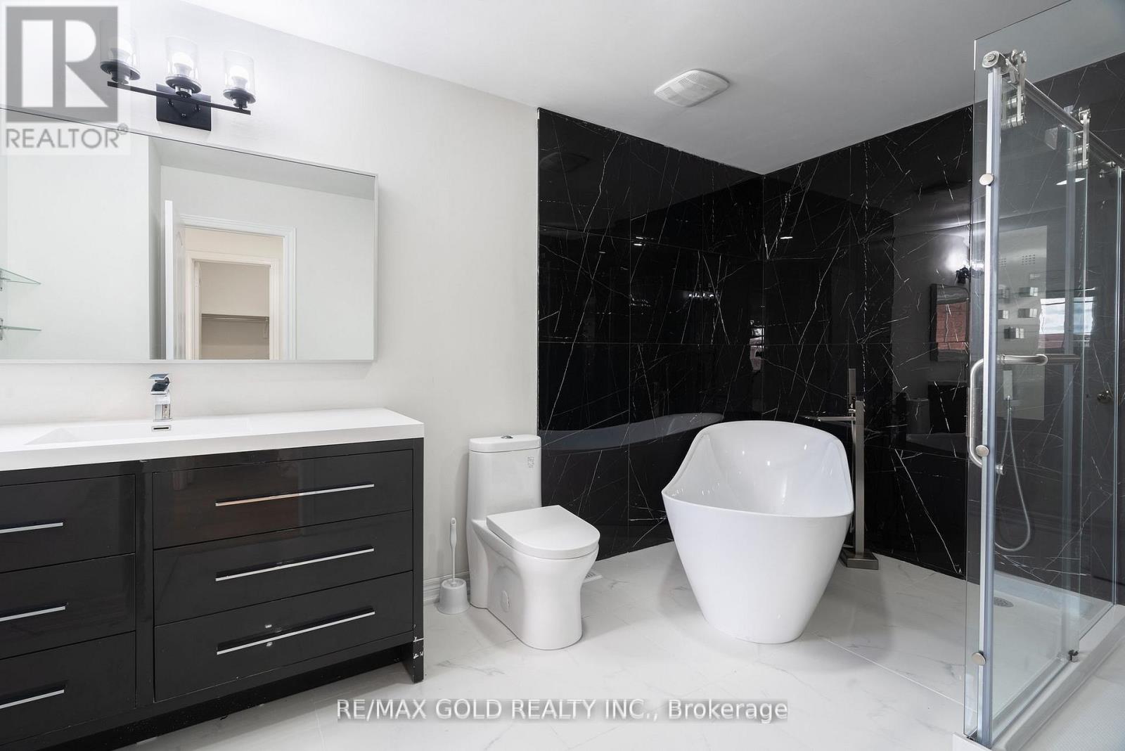 51 Tigerlily Place, Brampton, Ontario  L6R 2C8 - Photo 24 - W12992936