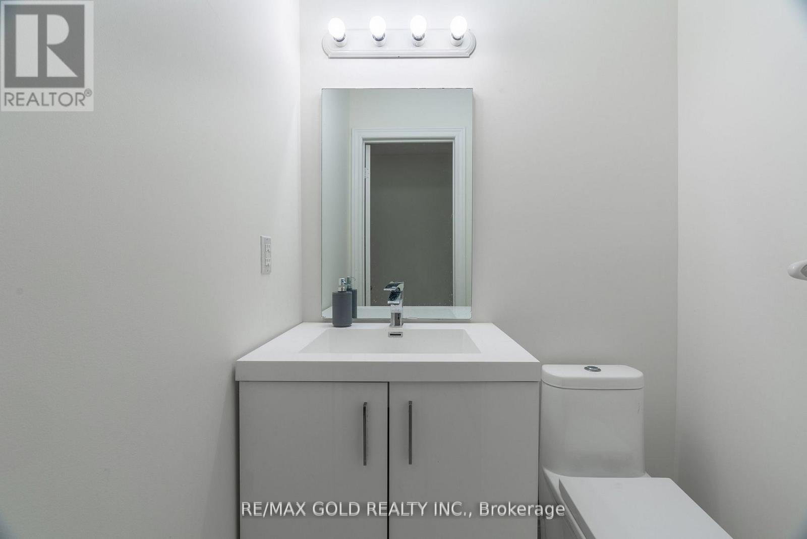 51 Tigerlily Place, Brampton, Ontario  L6R 2C8 - Photo 5 - W12992936