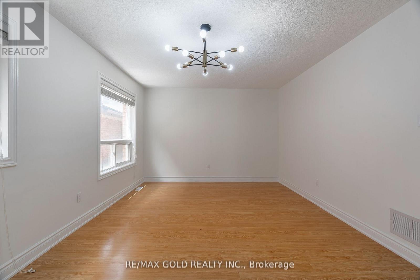 51 Tigerlily Place, Brampton, Ontario  L6R 2C8 - Photo 8 - W12992936