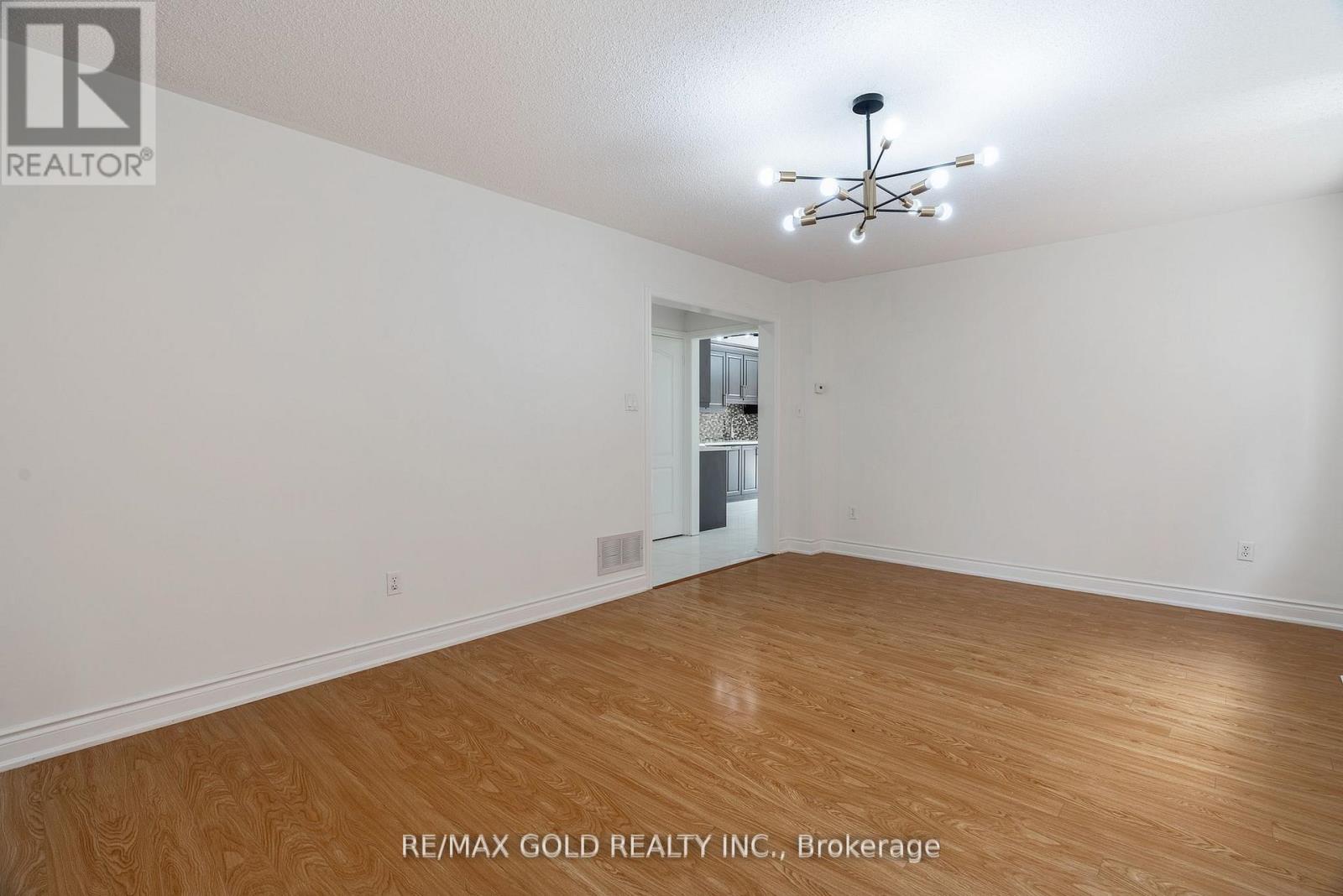 51 Tigerlily Place, Brampton, Ontario  L6R 2C8 - Photo 9 - W12992936