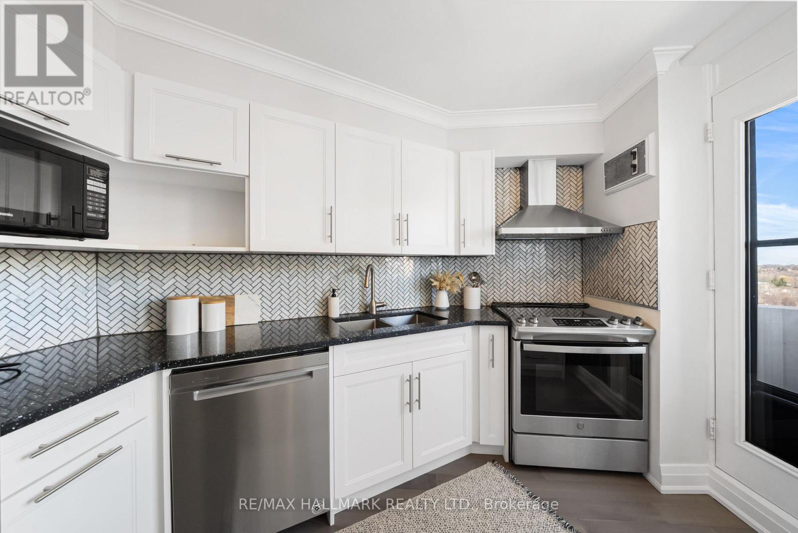 Ph1 - 296 Mill Road, Toronto, Ontario M9C 4X8 - Photo 14 - W12992942