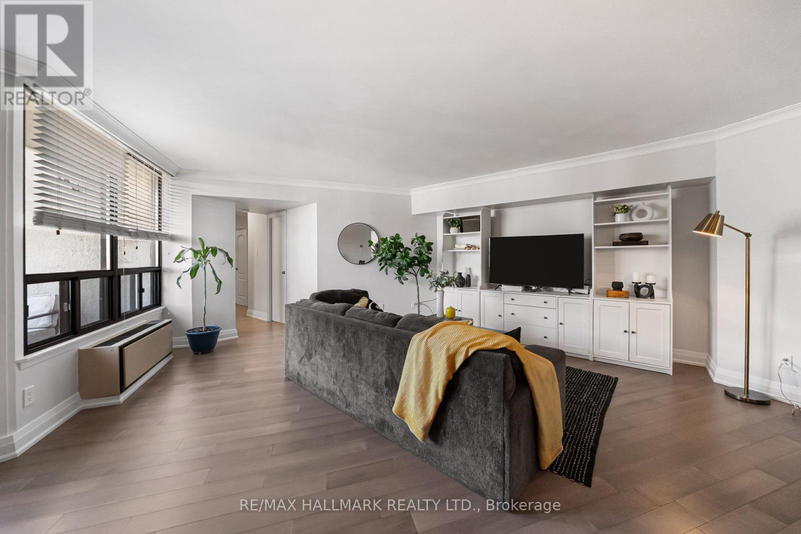 Ph1 - 296 Mill Road, Toronto, Ontario M9C 4X8 - Photo 4 - W12992942