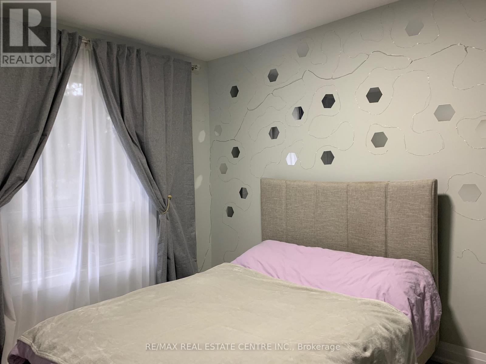 34 Caledonia Road, Orangeville, Ontario L9W 2V3 - Photo 10 - W12992946