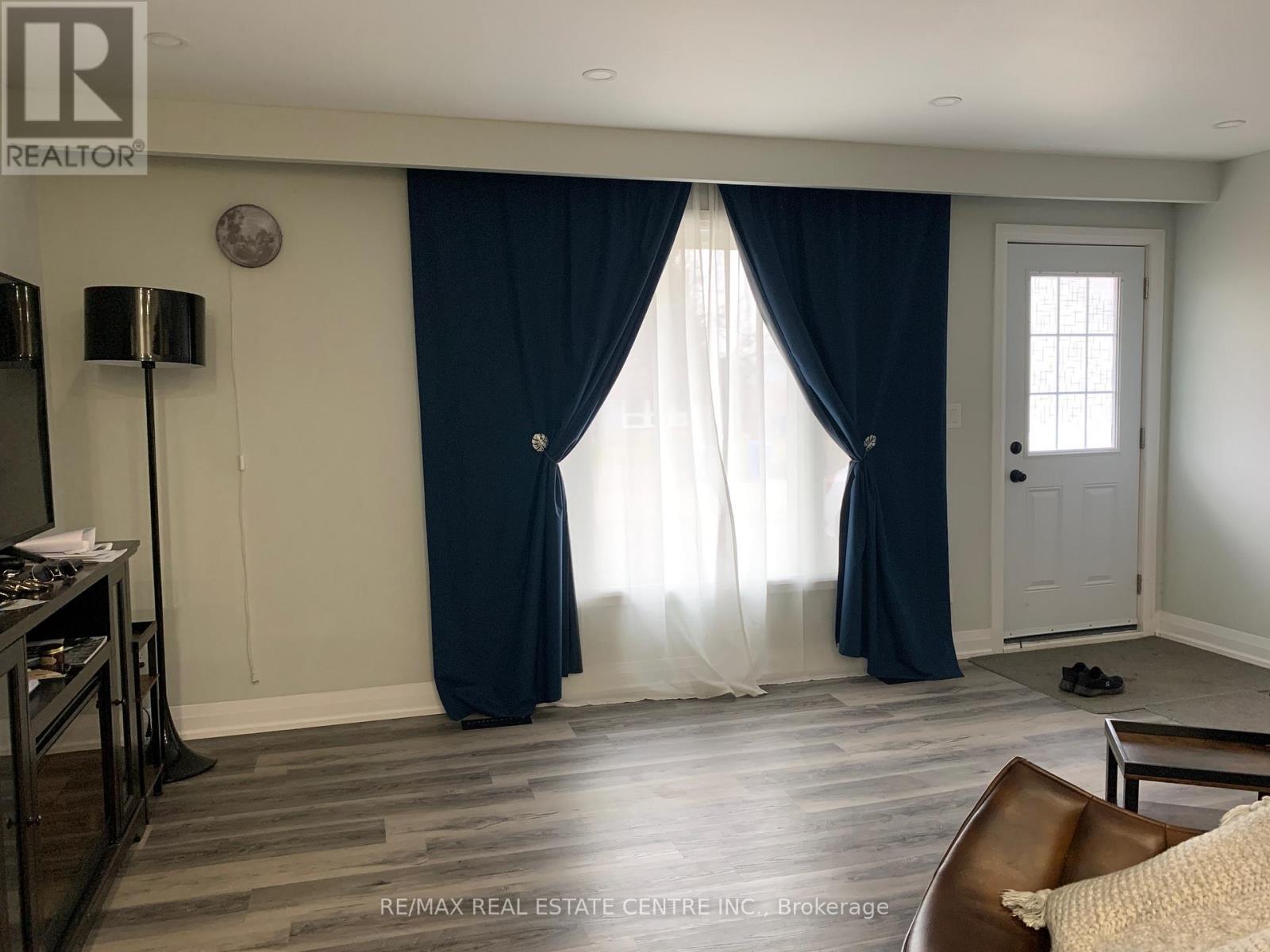 34 Caledonia Road, Orangeville, Ontario L9W 2V3 - Photo 2 - W12992946