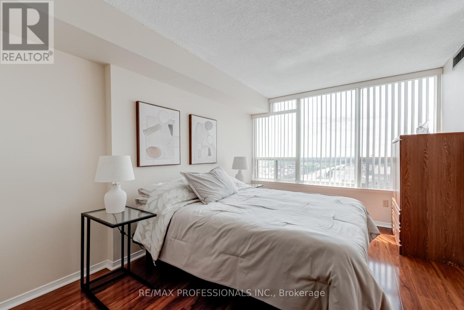 1703 - 700 Constellation Drive, Mississauga, Ontario  L5R 3G8 - Photo 20 - W12992988