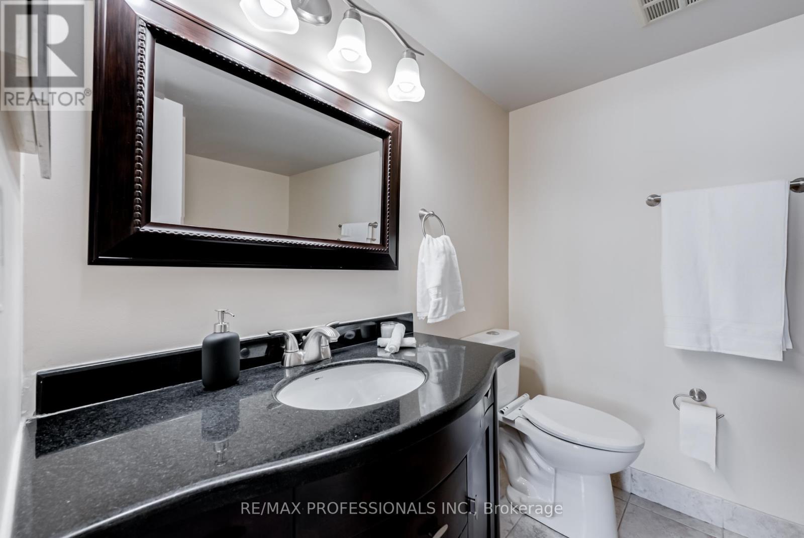 1703 - 700 Constellation Drive, Mississauga, Ontario  L5R 3G8 - Photo 23 - W12992988