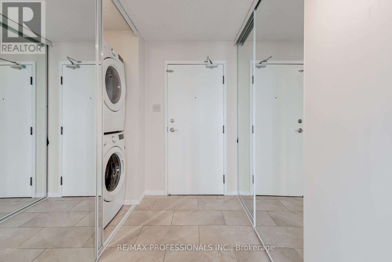 1703 - 700 Constellation Drive, Mississauga, Ontario  L5R 3G8 - Photo 28 - W12992988