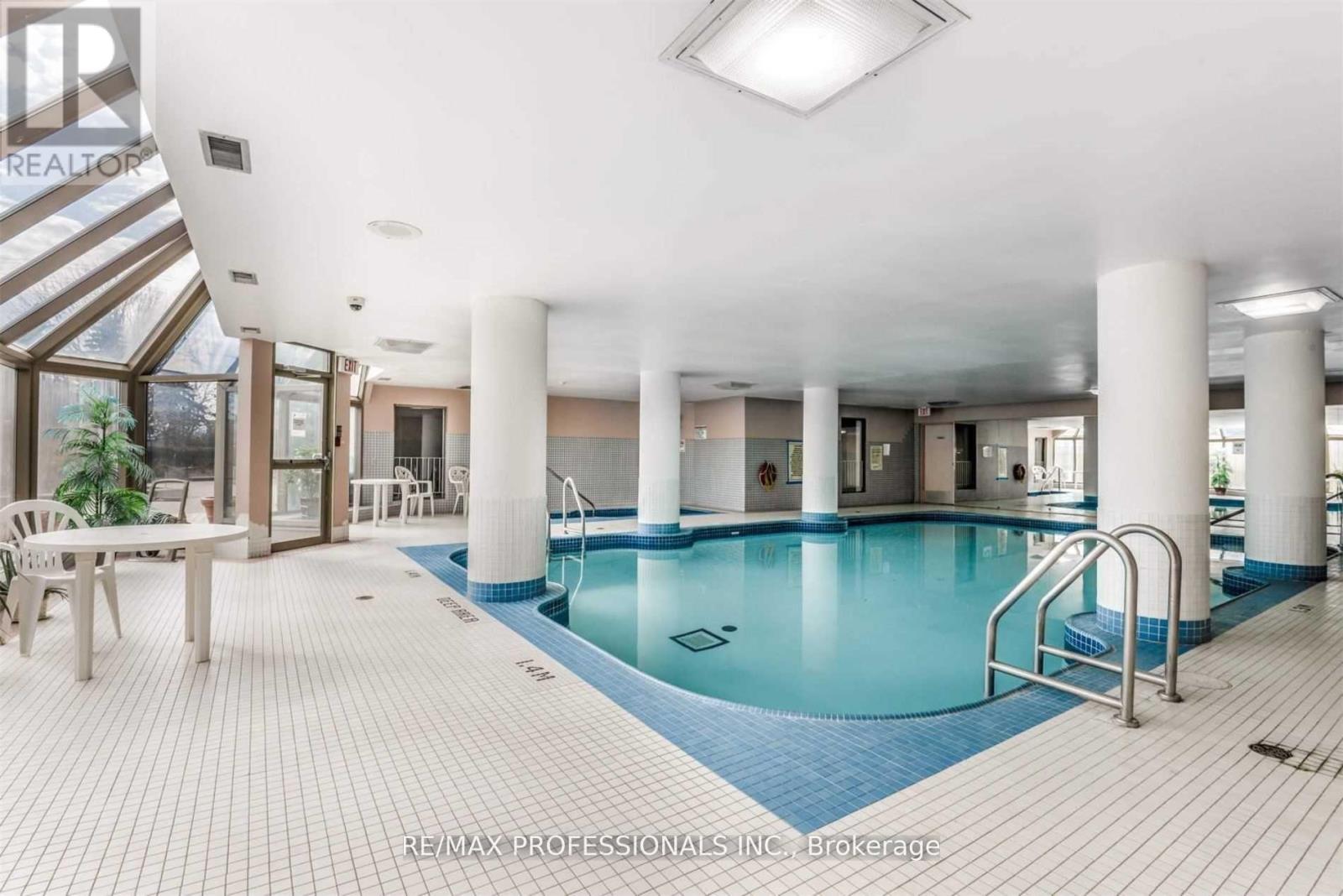 1703 - 700 Constellation Drive, Mississauga, Ontario  L5R 3G8 - Photo 34 - W12992988