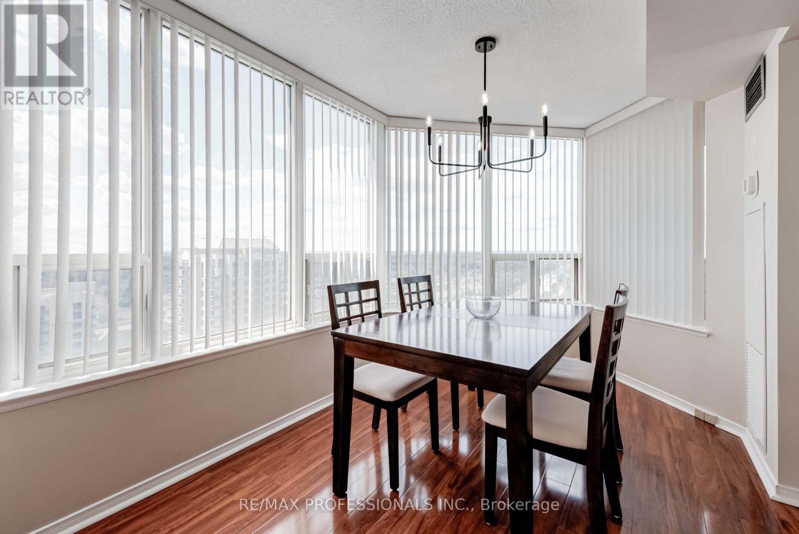 1703 - 700 Constellation Drive, Mississauga, Ontario  L5R 3G8 - Photo 6 - W12992988
