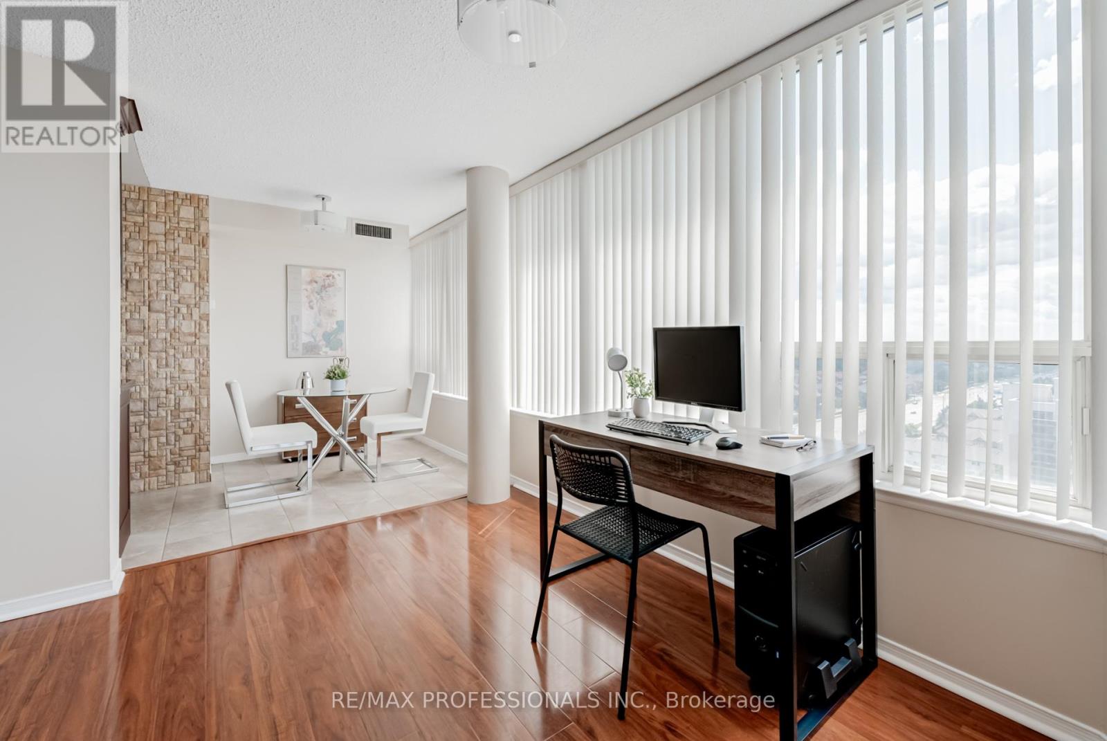 1703 - 700 Constellation Drive, Mississauga, Ontario  L5R 3G8 - Photo 7 - W12992988