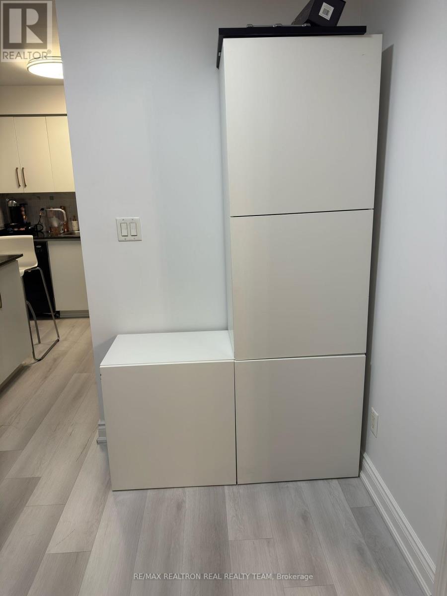 1810 - 310 Burnhamthorpe Road W, Mississauga, Ontario L5B 4P9 - Photo 10 - W12992994