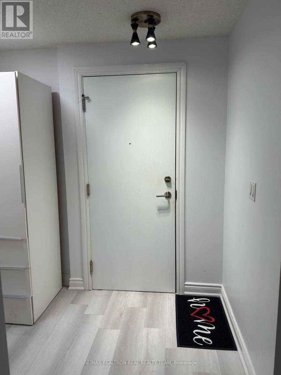 1810 - 310 Burnhamthorpe Road W, Mississauga, Ontario L5B 4P9 - Photo 13 - W12992994