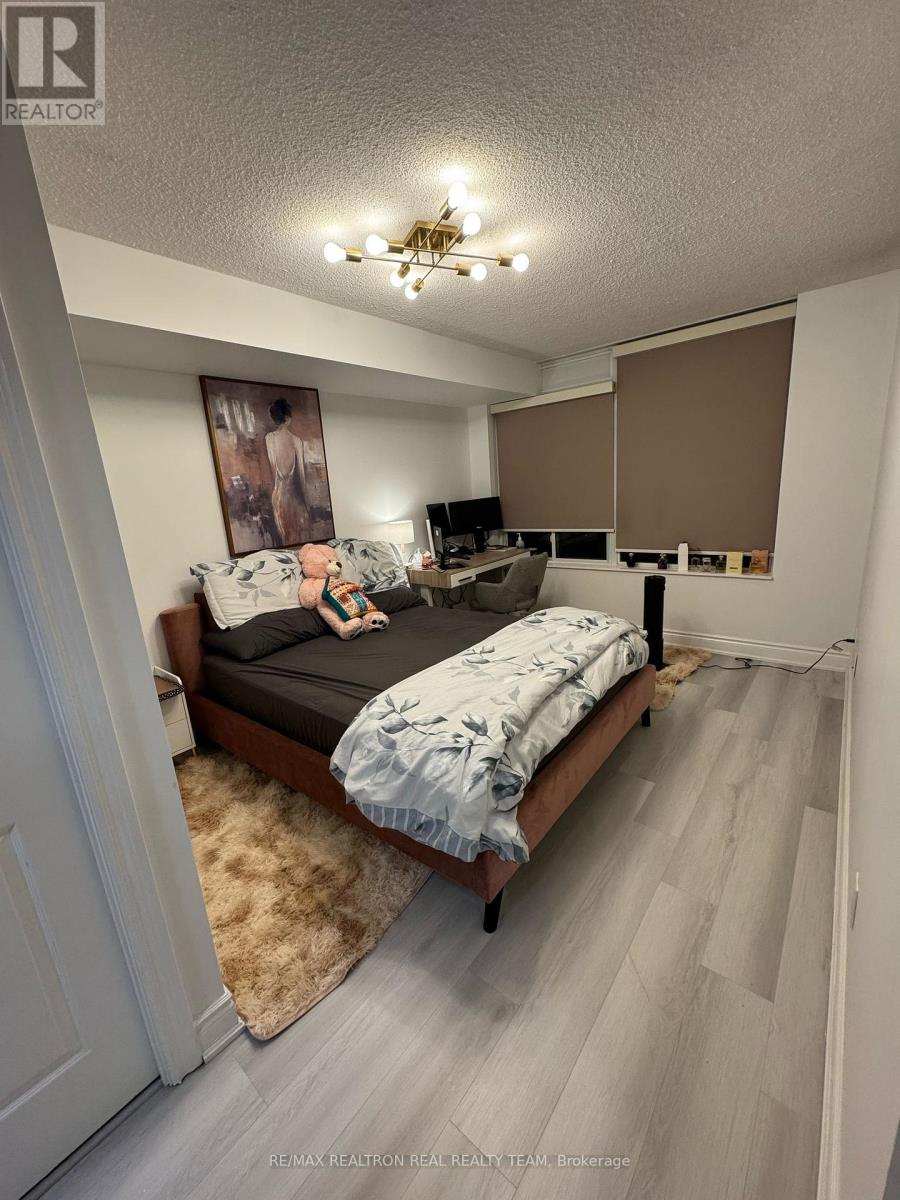 1810 - 310 Burnhamthorpe Road W, Mississauga, Ontario L5B 4P9 - Photo 9 - W12992994