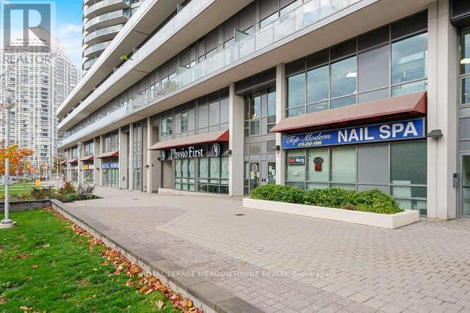 703 - 2230 Lakeshore Boulevard W, Toronto, Ontario  M8V 0B2 - Photo 2 - W12993008