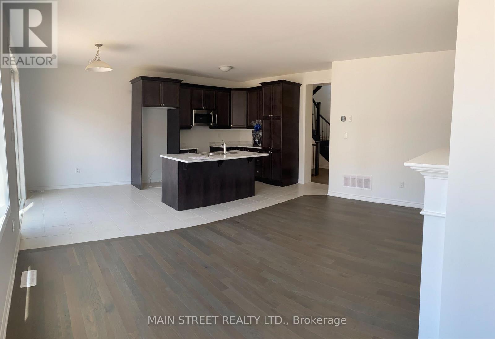 867 Whitlock Avenue, Milton, Ontario L9E 1R8 - Photo 6 - W12993022