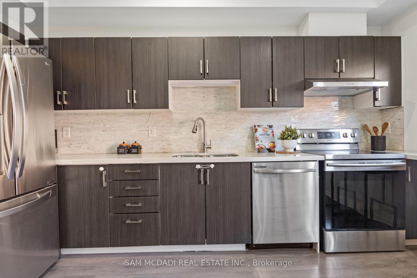 11 - 435 Hensall Circle, Mississauga, Ontario  L5A 4P1 - Photo 10 - W12993034