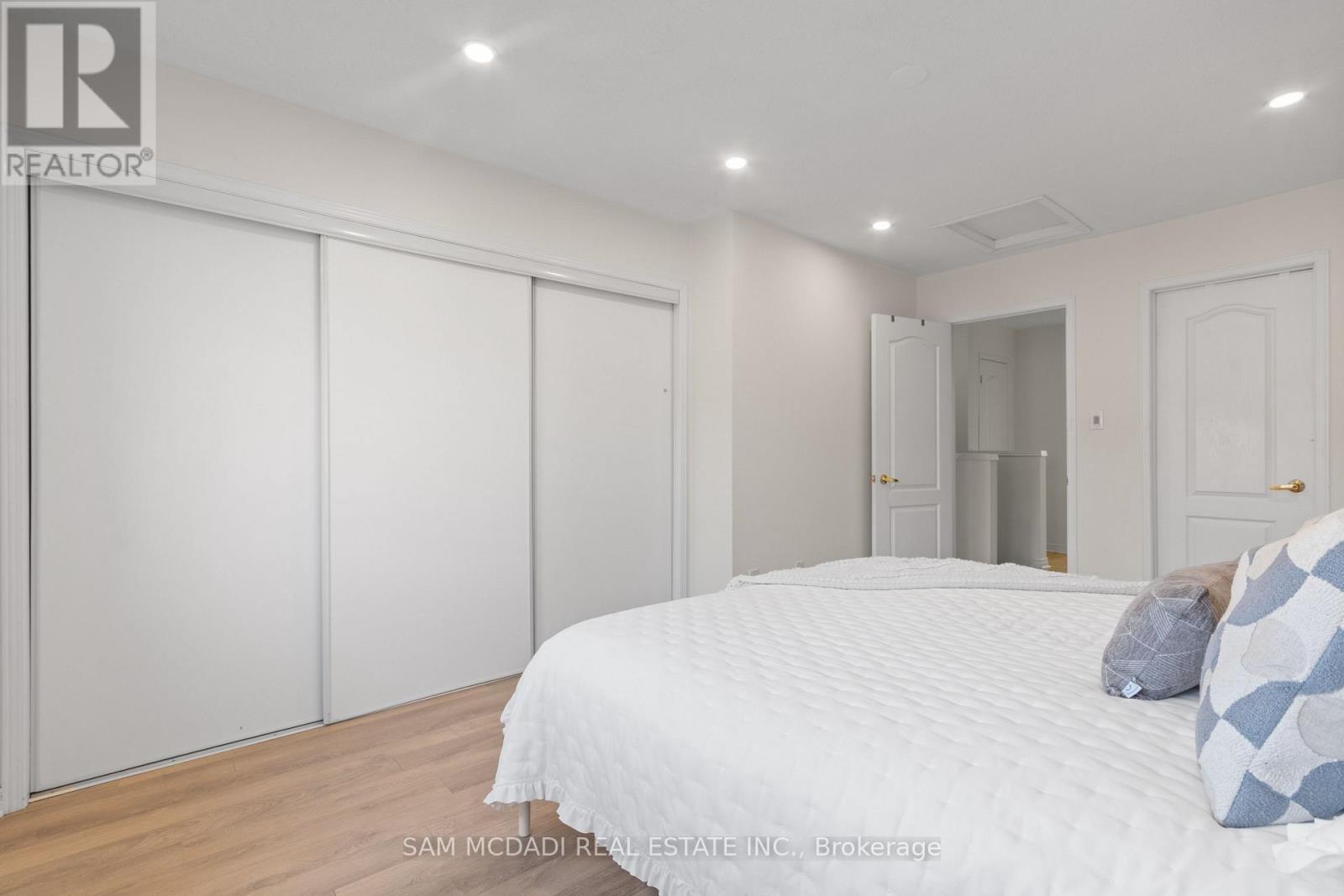 11 - 435 Hensall Circle, Mississauga, Ontario  L5A 4P1 - Photo 21 - W12993034