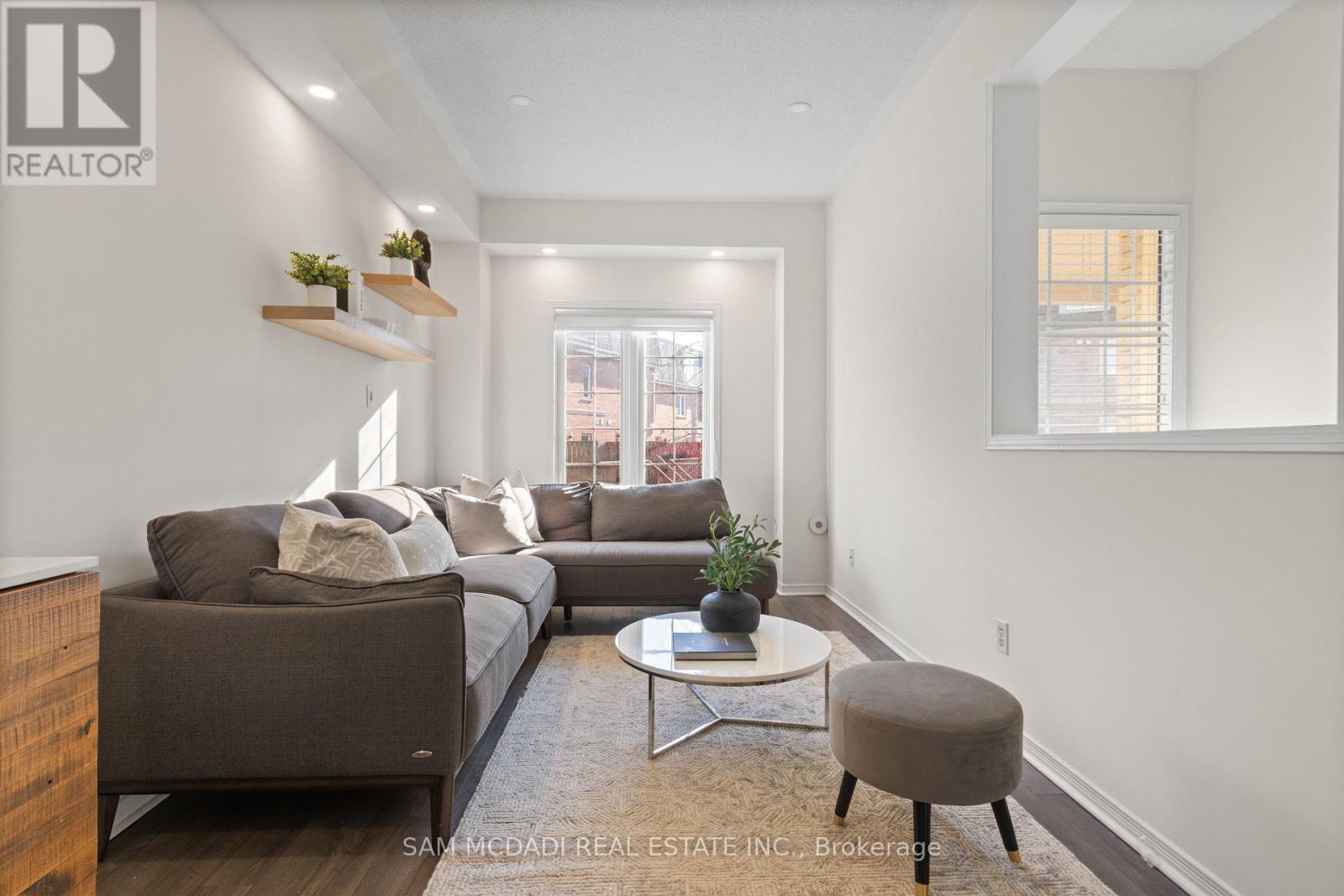 11 - 435 Hensall Circle, Mississauga, Ontario  L5A 4P1 - Photo 5 - W12993034