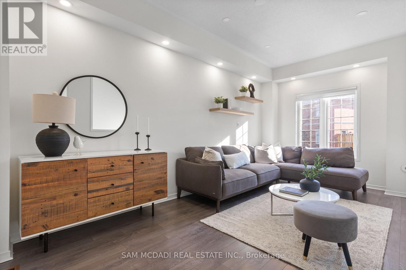 11 - 435 Hensall Circle, Mississauga, Ontario  L5A 4P1 - Photo 6 - W12993034