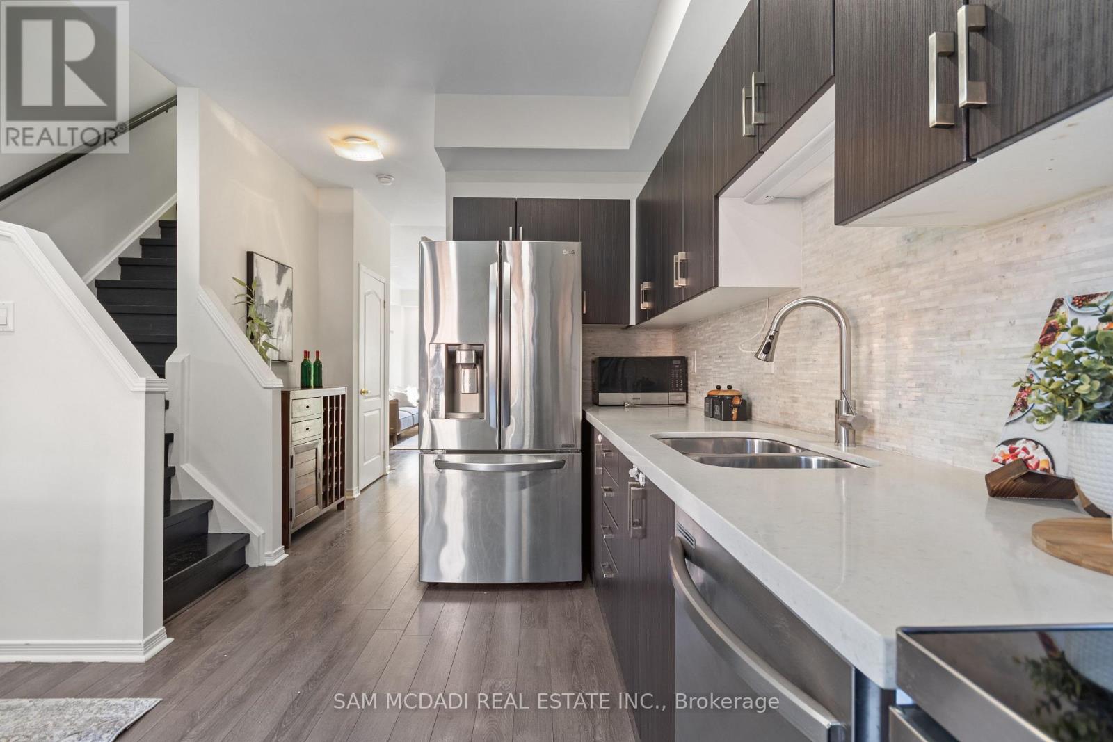 11 - 435 Hensall Circle, Mississauga, Ontario  L5A 4P1 - Photo 8 - W12993034