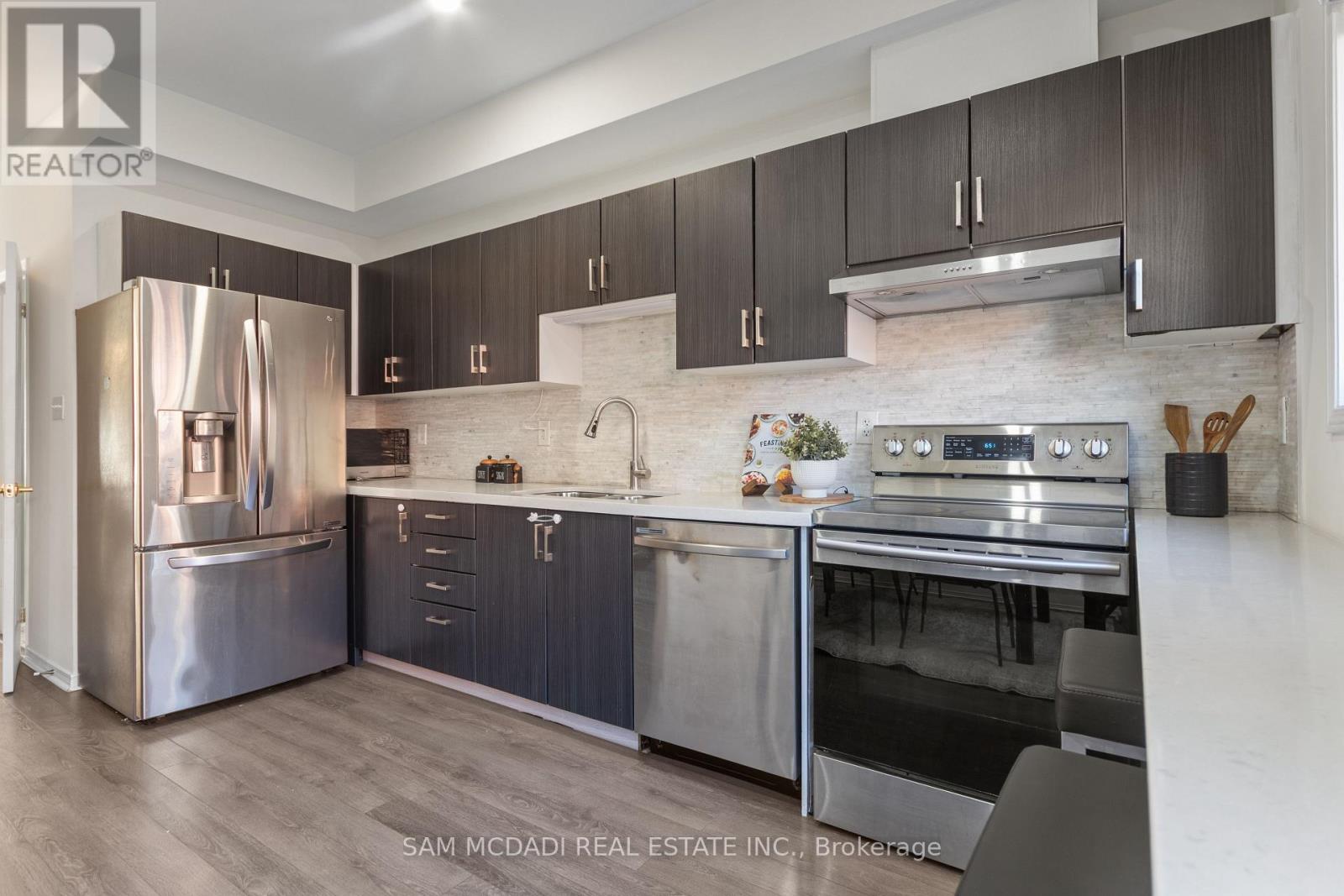 11 - 435 Hensall Circle, Mississauga, Ontario  L5A 4P1 - Photo 9 - W12993034