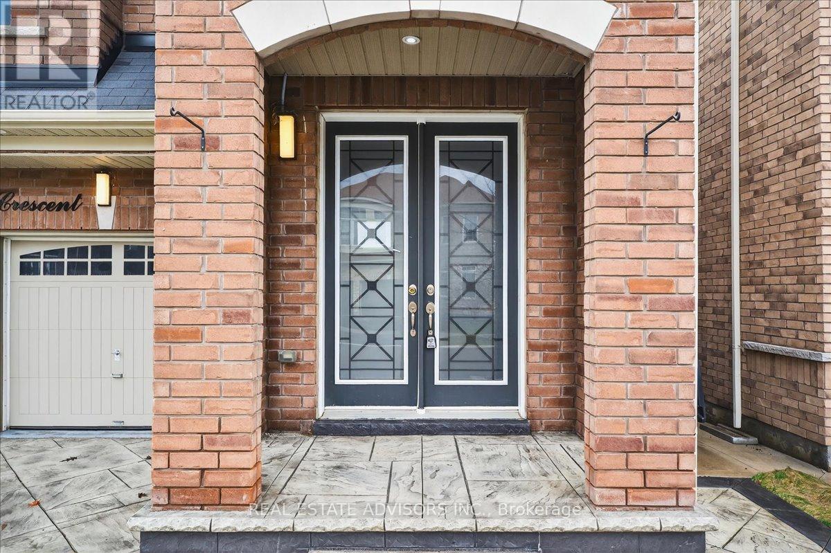 39 Unwind Crescent, Brampton, Ontario  L6X 0B3 - Photo 2 - W12993042