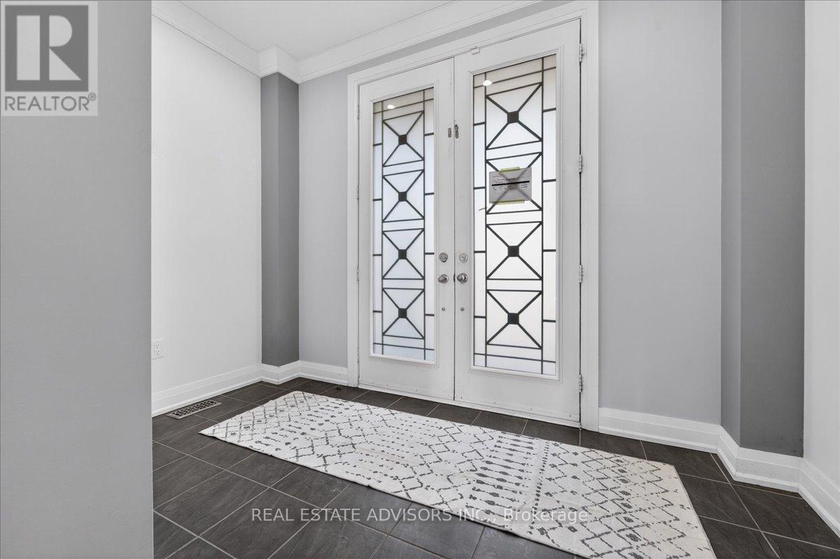 39 Unwind Crescent, Brampton, Ontario  L6X 0B3 - Photo 3 - W12993042