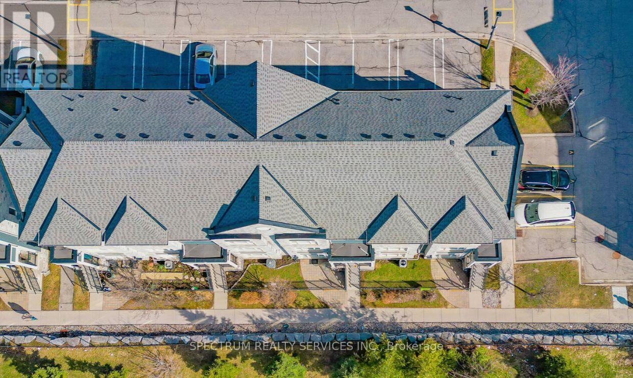 23 - 60 Fairwood Circle, Brampton, Ontario  L6R 0Y6 - Photo 4 - W12993078