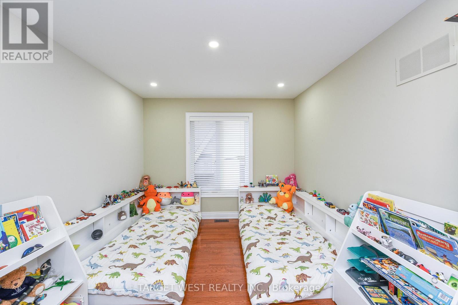 87 Park Street W, Mississauga, Ontario  L5H 1L2 - Photo 17 - W12993132